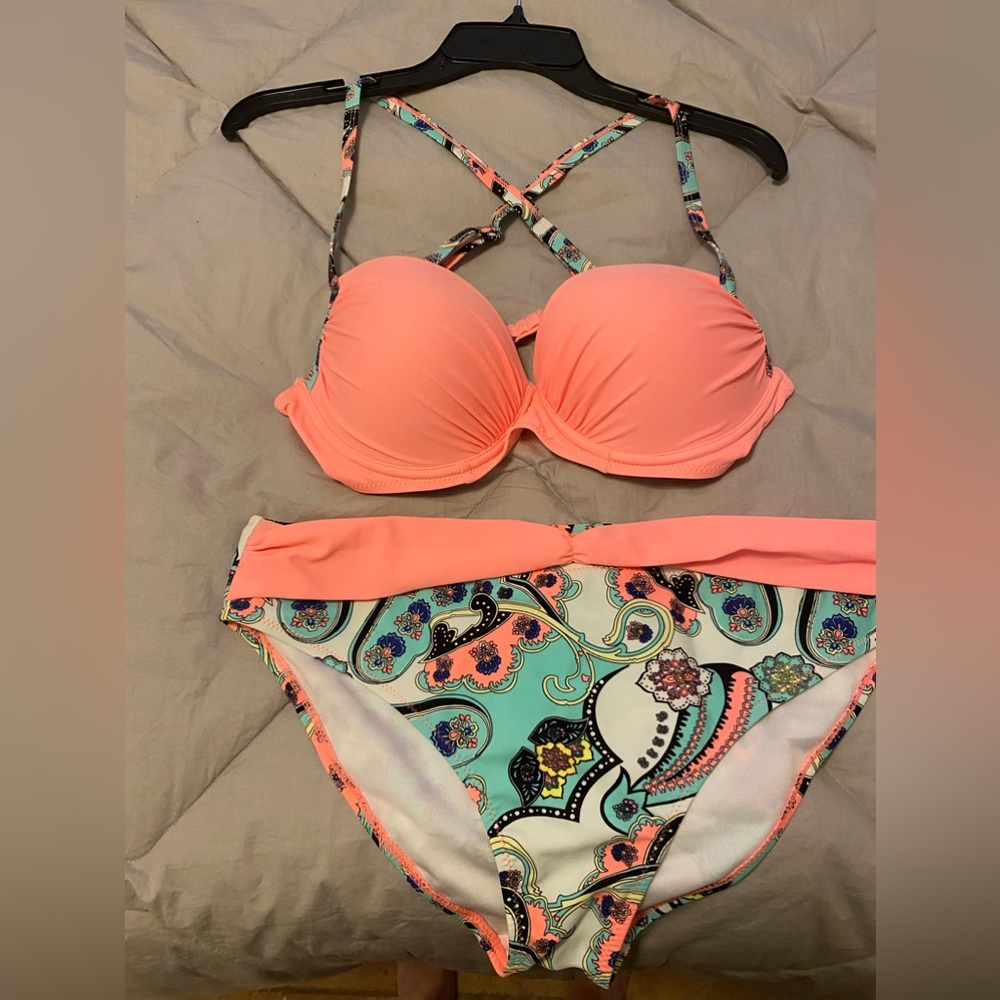 New without tags large cupshe bikini. Shipping only $4.99